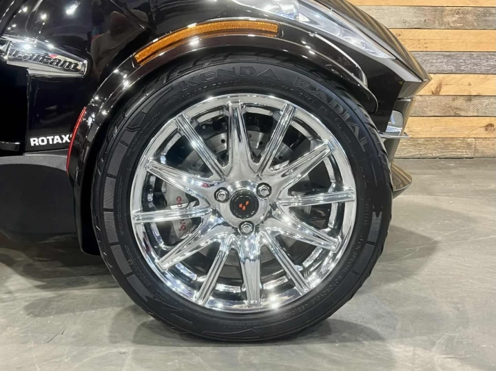 2013 BRP CAN-AM SPYDER RT LIMITED SE-5 (semi-automatique) 61598 KM + RADIO + GPS + SUSPENSION A AIR + ENSEMBLE CHROME 