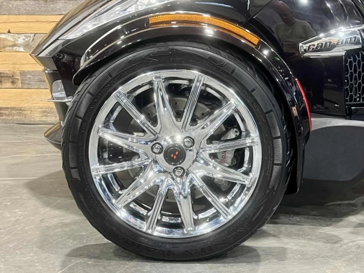2013 BRP CAN-AM SPYDER RT LIMITED SE-5 (semi-automatique) 61598 KM + RADIO + GPS + SUSPENSION A AIR + ENSEMBLE CHROME 