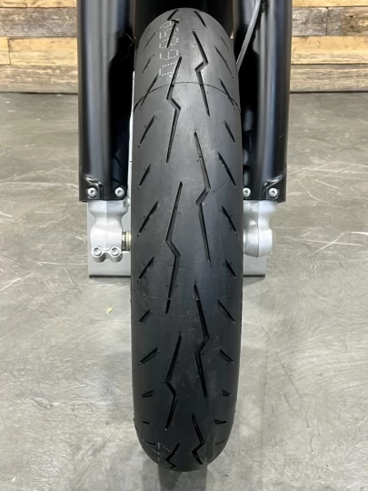 2026 STARK FUTURE VARG SM - SUPERMOTO 100% VE - ELECTRIQUE LEGALE SUR LA ROUTE+ 60 H.P @ 80 H.P + GARANTIE 2 ANS 