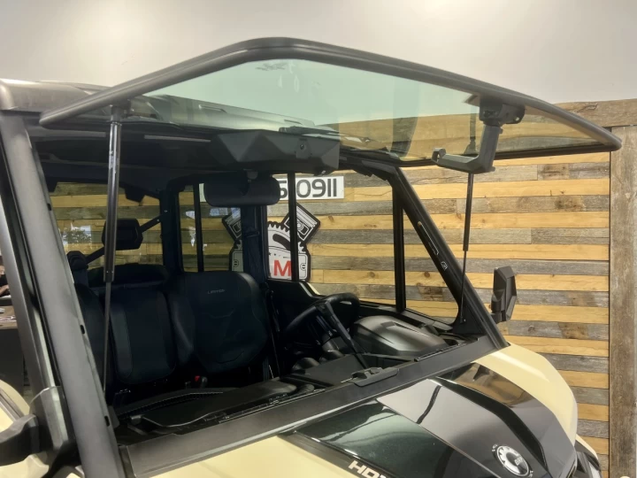 2025 BRP CAN-AM DEFENDER MAX CREW HD-10 LIMITED + 4WD + DPS + 650 KM SEULEMENT + 6 PASSAGERS + TOUTE ÉQUIPÉE+ RARE & A1 