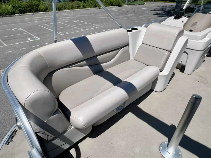 2014 PRINCECRAFT VECTRA 21 CLASSIC EDITION + MERCURY 115 H.P + ENSEMBLE SPORT 3 QUILLES + TOIT BIMINI + TOIT CAMPEUR + TOILE + REMORQUE 