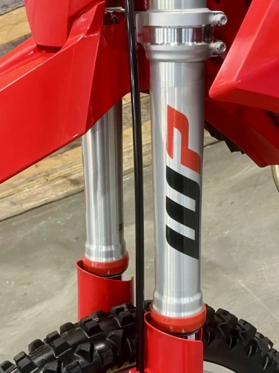 2024 GAS GAS MC 250F EFI + SEULEMENT 3 HR + DEMARREUR ELECTRIQUE + 4 TEMPS + RARE & CONDITION A1 