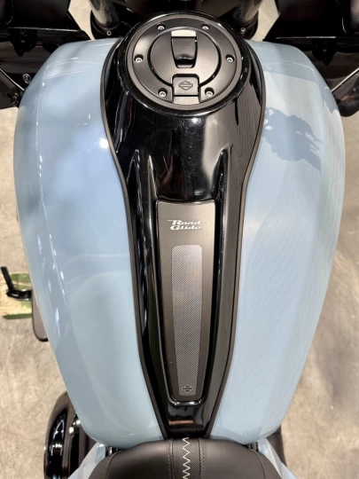 2024 HARLEY DAVIDSON FLTRX ROAD GLIDE 117 c.i = 1923 cc EFI + SEULEMENT 4492 KM + ECRAN 12'' + GARANTIE 2029 + RARE & A1 