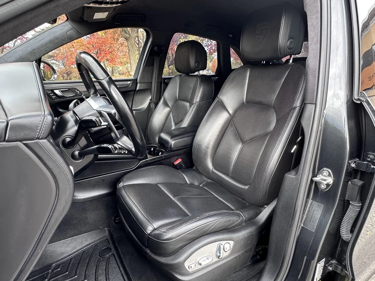 2017 PORSCHE MACAN TURBO + 440 HP AVEC ENS.PERFORMANCE PORSCHE + 4WD + MAGS 21'' + TOUTE ÉQUIPÉE  Image principale