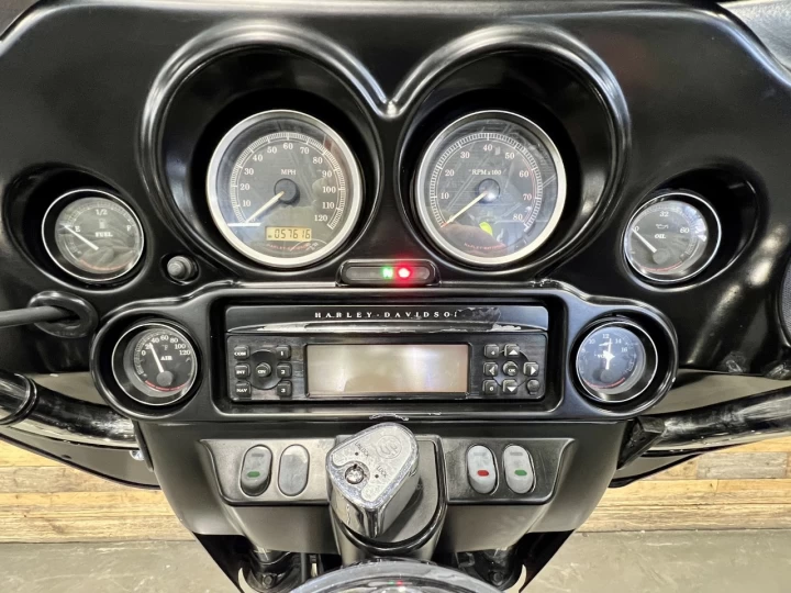 2011 HARLEY-DAVIDSON FLHTC ELECTRA GLIDE CLASSIC + 96 ci = 1584 cc EFI + 92723 KM + RARE & A1 