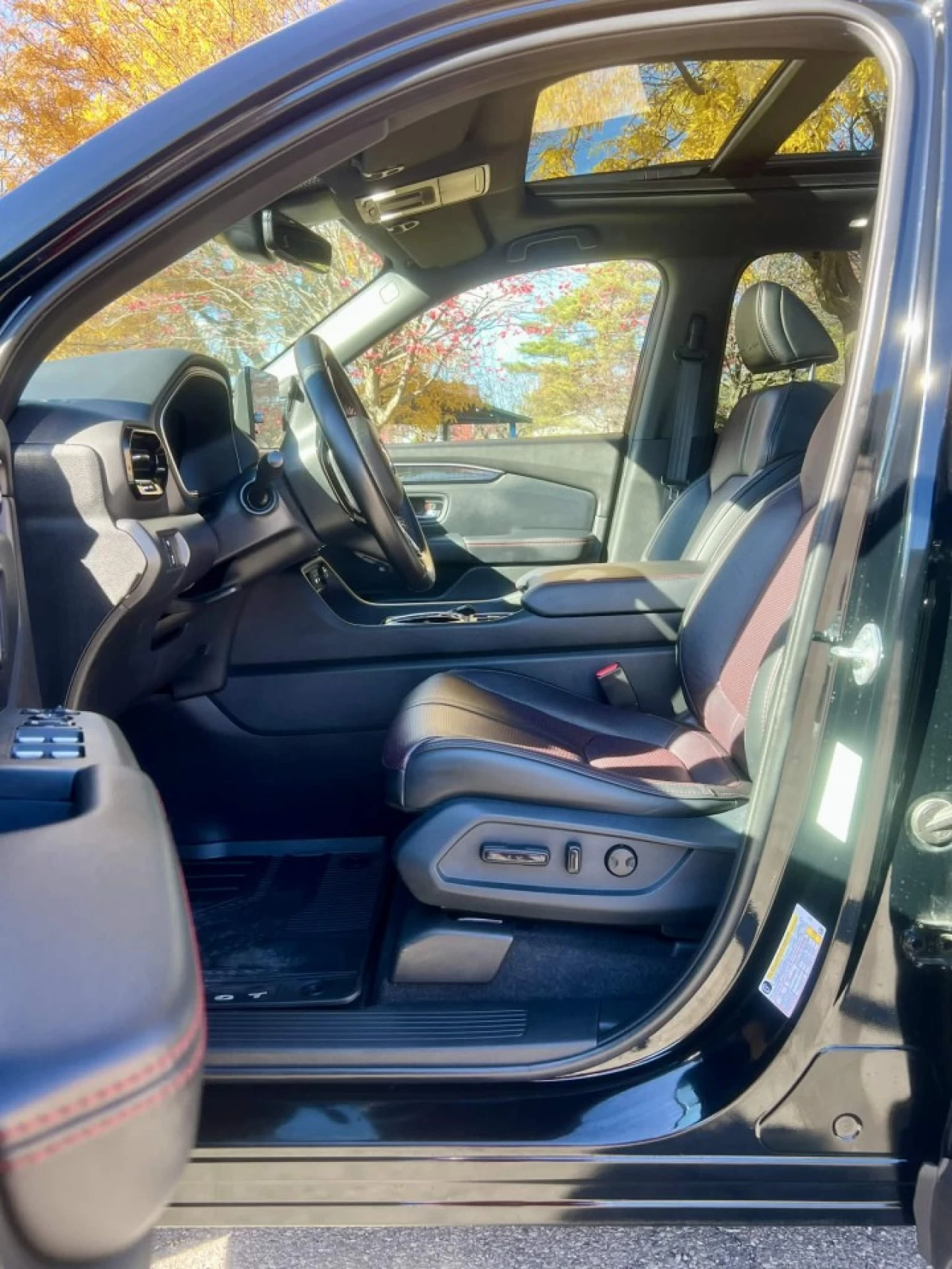 2023 HONDA PILOT BLACK EDITION AWD + V6 3.5L + SEULEMENT 34856 KM + GARANTIE  Main Image