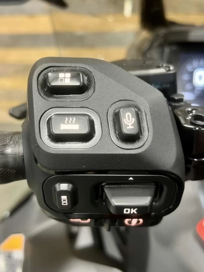 2025 BRP SKI-DOO RENEGADE ENDURO 900 ACE TURBO 130 H.P I.T.C 137'' + REV GEN5 + ECRAN COULEUR 10'' + GPS + AIR RIDE + SEULEMENT 2836 KM 