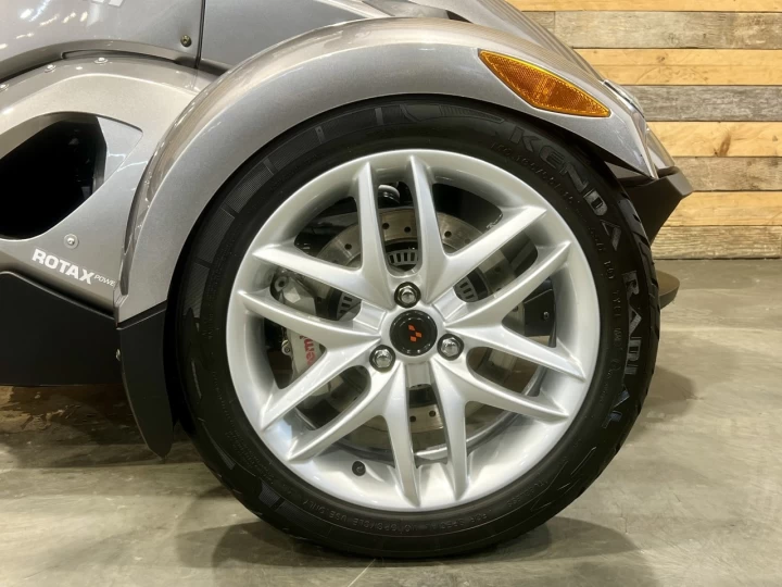 2013 BRP CAN-AM SPYDER RS-ROADSTER SM-5 (MANUELLE A CLUTCH) + SEULEMENT 30622 KM + PARE BRISE + DOSSIER + IMPECCABLE A1 