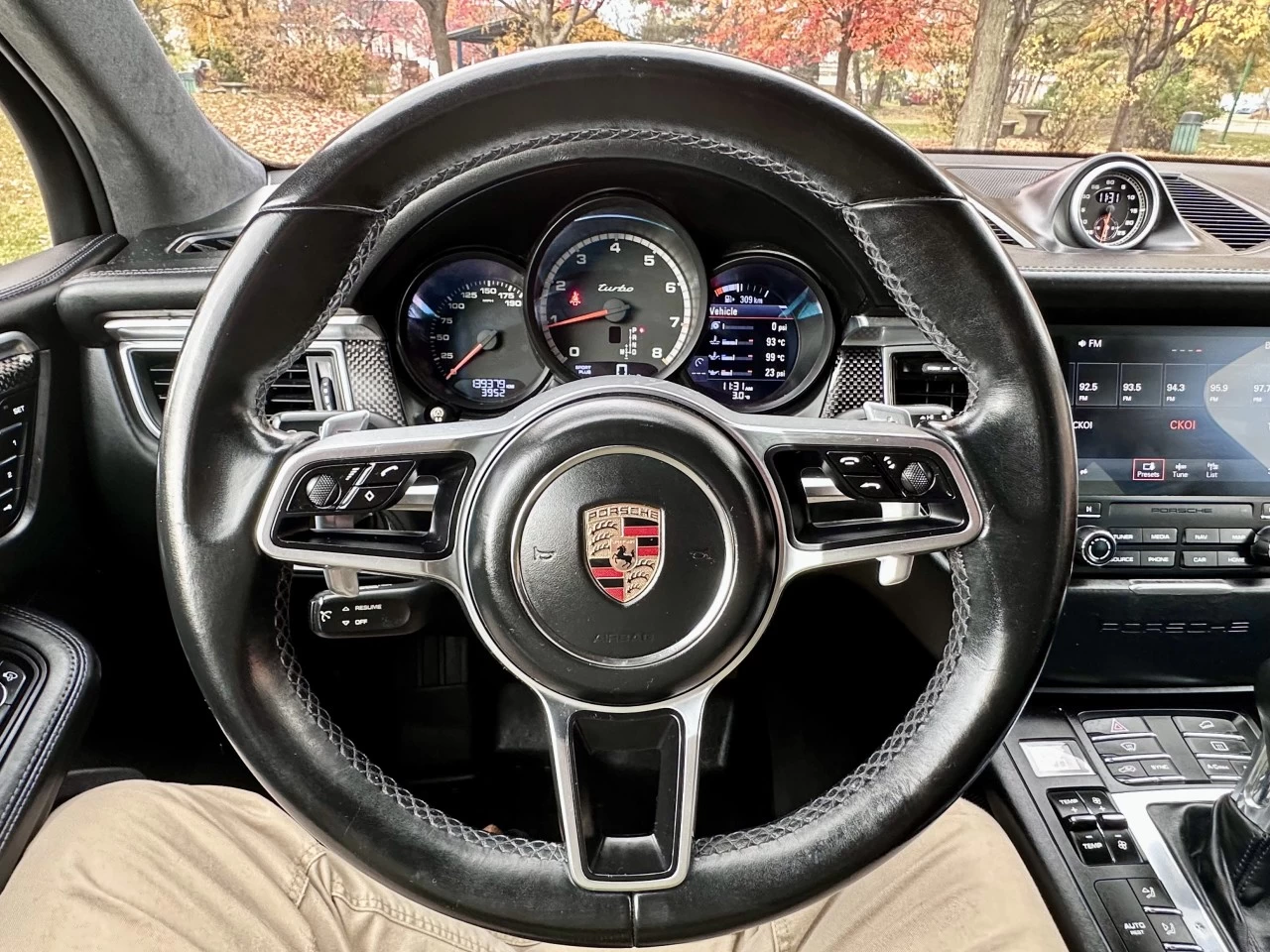 2017 PORSCHE MACAN TURBO + 440 HP AVEC ENS.PERFORMANCE PORSCHE + 4WD + MAGS 21'' + TOUTE ÉQUIPÉE  Image principale