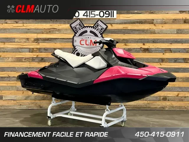 BRP SEA-DOO SPARK 2UP 900 ACE EFI + SEULEMENT 65 HR + COULEUR RARE & CONDITION A1  2015
