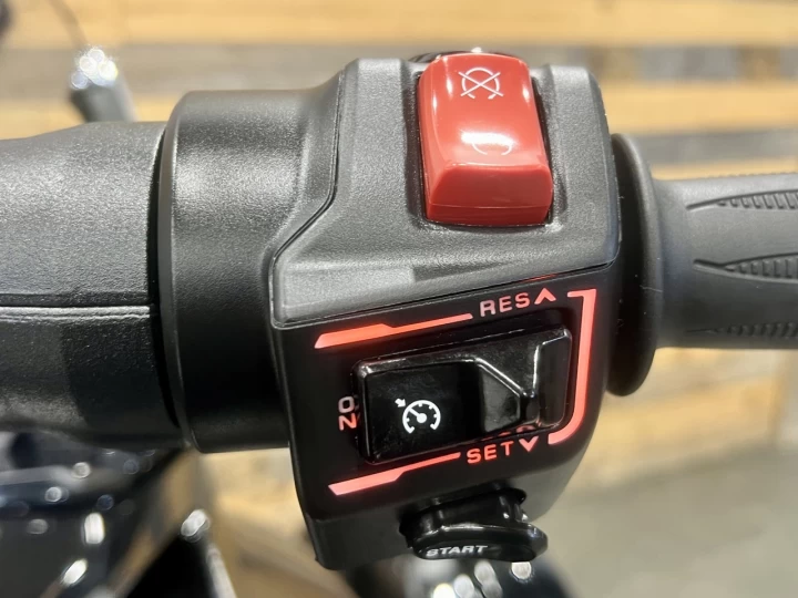 2022 BRP CAN-AM SPYDER F3 LIMITED SE-6 (SEMI-AUTOMATIQUE) ROTAX 1330 cc EFI + SEULEMENT 1753 KM + RARE & A1 