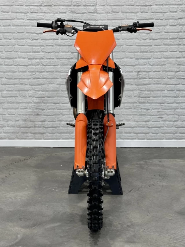 KTM 350 SX-F EFI + 4 TEMPS + SEULEMENT 35 HR + MX - MOTOCROSS - ENDURO + RARE  2023