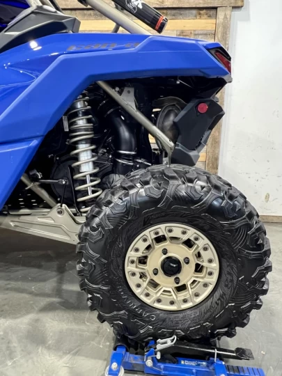 2023 BRP CAN-AM MAVERICK MAX X3 X-RS TURBO ''RR'' 200 H.P + DPS + 4X4 + 72'' + SMART SHOX + TOIT AUDIO + SEULEMENT 1509 KM 