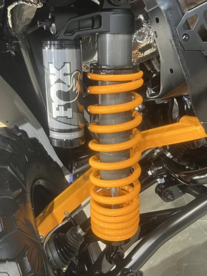 2025 BRP CAN-AM COMMANDER XT-P 1000R EFI + 4WD + DPS + FOX + SEULEMENT 1049 KM + RARE & IMPECCABLE A1 