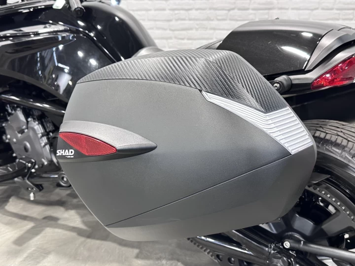 2023 BRP CAN-AM SPYDER F3 SE-6 = SEMI-AUTOMATIQUE + ROTAX 1330 ACE EFI + SEULEMENT 18205 KM + TOUT NOIR + RARE & A1 