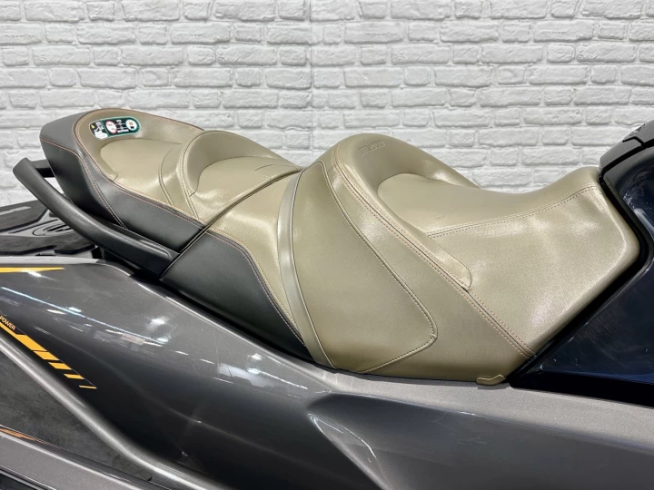 2021 BRP SEA-DOO GTX 230 H.P + IBR + VTS + AUDIO PREMIUM + SEULEMENT 32 HR + 3 PASSAGERS + RARE & A1 