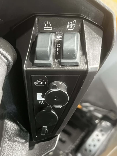 2018 BRP SKI-DOO GRAND TOURING S.E 1200 EFI 4-TEC 137'' + SUSPENSION A AIR + SEULEMENT 6935 KM + RARE & A1 