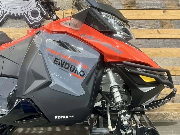 2018 BRP SKI-DOO RENEGADE ENDURO 600 E-TEC 137'' + SUSPENSION A AIR + ROLLERSKI + CONDITION IMPECCABLE A1 