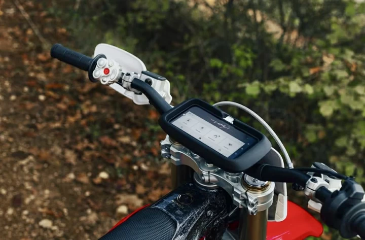 2026 STARK FUTURE VARG SM - SUPERMOTARD + LEGALE SUR LA ROUTE + 60 HP @ 80 HP + 2 ANS DE GARANTIE + QUANTITÉ LIMITÉE 