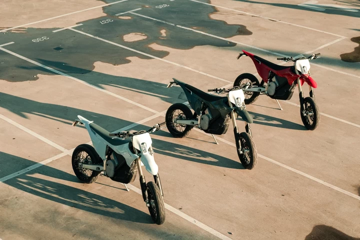 2026 STARK FUTURE VARG SM - SUPERMOTARD + LEGALE SUR LA ROUTE + 60 HP @ 80 HP + 2 ANS DE GARANTIE + QUANTITÉ LIMITÉE 