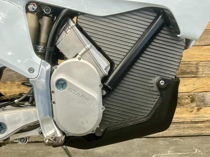 2025 STARK FUTURE VARG EX 60 H.P @ 80 H.P + LÉGALE SUR LA ROUTE + 0KM NEUVE + 2 ANS DE GARANTIE 