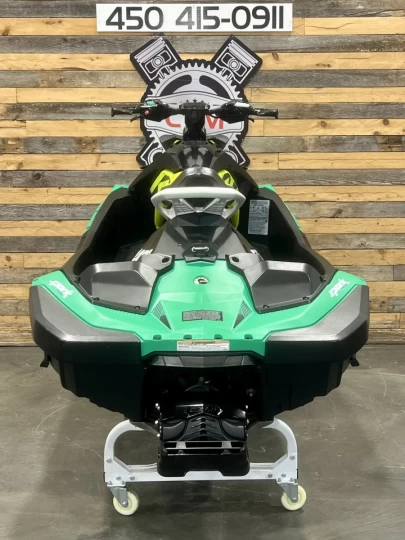 2017 BRP SEA-DOO SPARK TRIXX 2UP + IBR + VTS + SEULEMENT 117 HR + RARE & CONDITION A1 