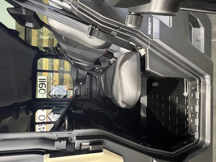 2025 BRP CAN-AM DEFENDER MAX CREW HD-10 LIMITED + 4WD + DPS + 650 KM SEULEMENT + 6 PASSAGERS + TOUTE ÉQUIPÉE+ RARE & A1 