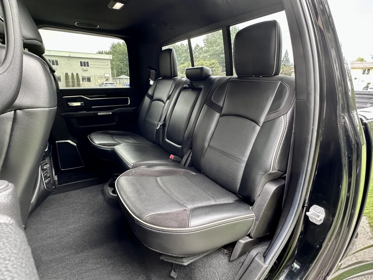 2019 RAM 3500 LARAMIE CUMMINS 6.7L H.O - HIGH OUTPUT + CREW CAB + 4WD + BOITE LONGUE + SUSPENSION A AIR + RARE & A1  Image principale