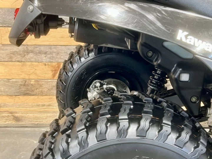 2022 KAWASAKI BRUTE FORCE 300 / KVF 300 / RWD / SEULEMENT 1467 KM + BINE ÉQUIPÉE 