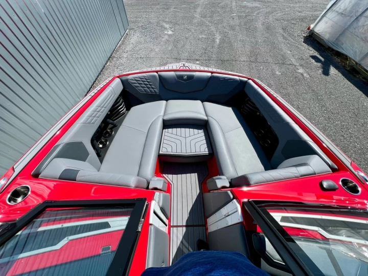 2022 SUPER AIR NAUTIQUE G23 + TOUTES OPTIONS $$$ + REMORQUE DLX + SEULEMENT 105 HR 