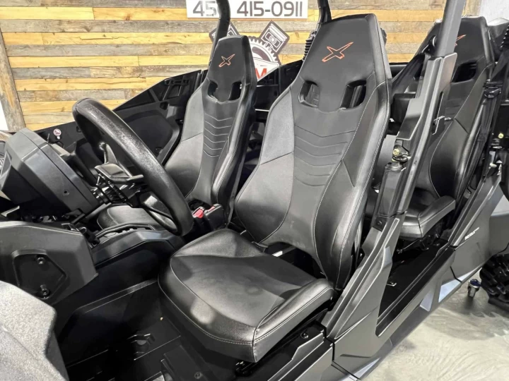 2023 BRP CAN-AM COMMANDER MAX CREW 1000R EFI + 4X4 + DPS + SEULEMENT 154 KM / 17 HR + 4 PASSAGERS + RARE & A1 