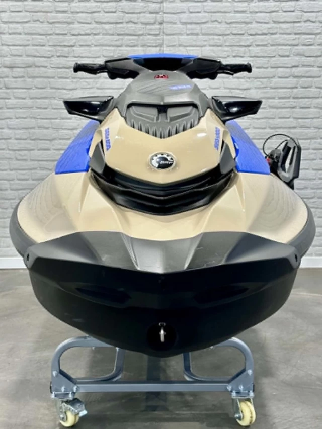 BRP SEA-DOO WAKE 170 H.P + IBR + VTS + IDF + 3 PASSAGERS + 6 HR SEULEMENT + TOUR & RACK + RARE & A1  2025