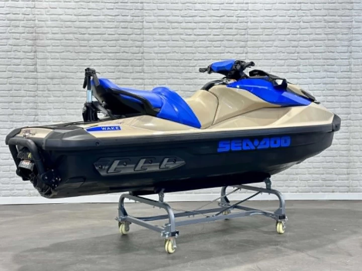 2025 BRP SEA-DOO WAKE 170 H.P + IBR + VTS + IDF + 3 PASSAGERS + 6 HR SEULEMENT + TOUR & RACK + RARE & A1 