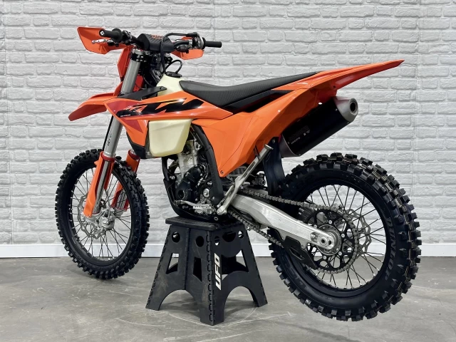KTM 250 XC-F EFI + 4 TEMPS + SEULEMENT 32 HR + IMPECCABLE & COMME NEUF A1  2025