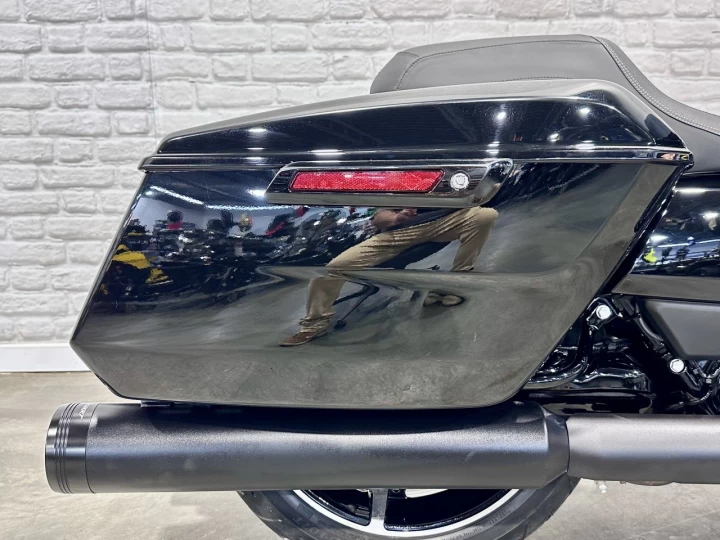 2024 HARLEY DAVIDSON FLHX STREET GLIDE 117 p.c = 1923 cc EFI + ECRAN 12'' GPS + BAS KM 5543 KM + COULEUR RARE & A1 