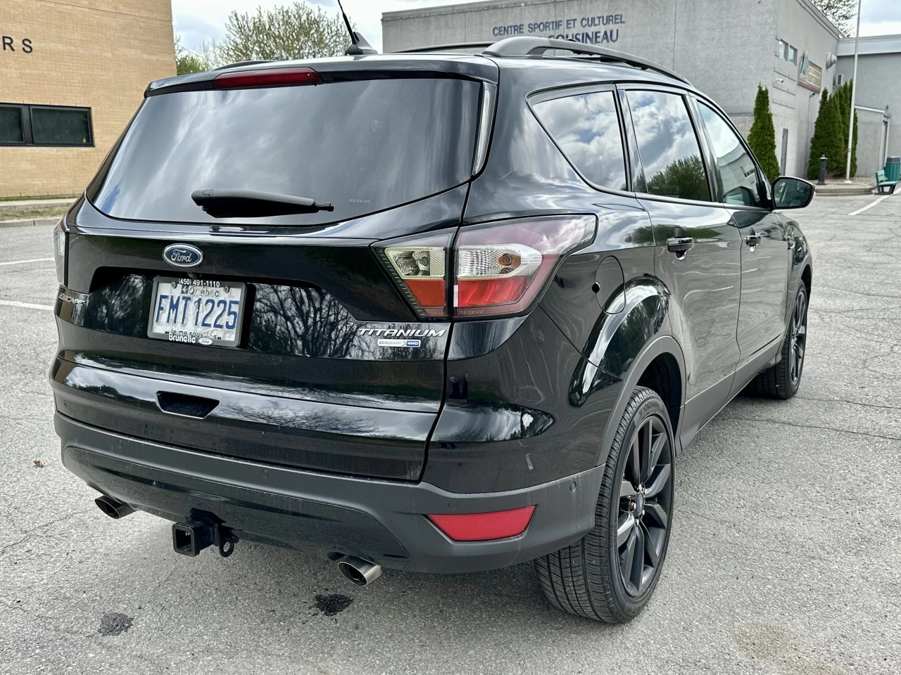 2017 FORD ESCAPE TITANIUM 4WD + 2.0L ECOBOOST + 172524 KM + TOUTE NOIR  Image principale