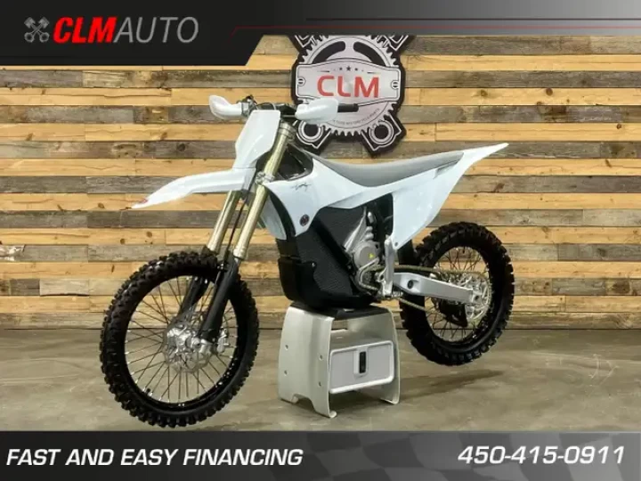 2025 STARK FUTURE VARG 1.2 MX 60 HP @ 80 H.P (ALPHA) + FLAMBANT NEUF 0 HR + GARANTIE 2 ANS + RARE SUR LE MARCHÉ 