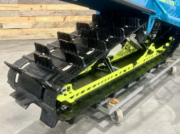 2020 BRP SKI-DOO SUMMIT X 850 E-TEC SHOT 165'' + SEULEMENT 2328 KM + PONT NEUF 0 KM + CONDITION A1 