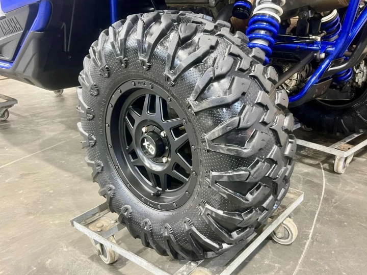2017 YAMAHA YXZ 1000R EFI SS-SPORT SHIFT + EPS + 4X4 + FOX PODIUM X2 + SEULEMENT 4044 KM 