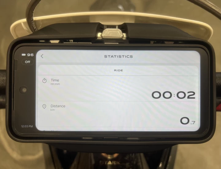 2026 STARK FUTURE VARG SM - SUPERMOTO 100% VE - ELECTRIQUE + MOTO LEGALE SUR ROUTE + 60 H.P @ 80 H.P + GARANTIE DE 2 ANS + RARE 