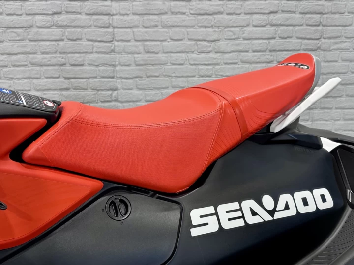 2024 BRP SEA-DOO SPARK TRIXX 3UP + IBR + VTS + SEULEMENT 31 HR + RARE & A1 