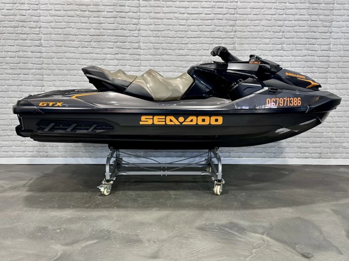 2021 BRP SEA-DOO GTX 230 H.P + IBR + VTS + AUDIO PREMIUM + SEULEMENT 32 HR + 3 PASSAGERS + RARE & A1 