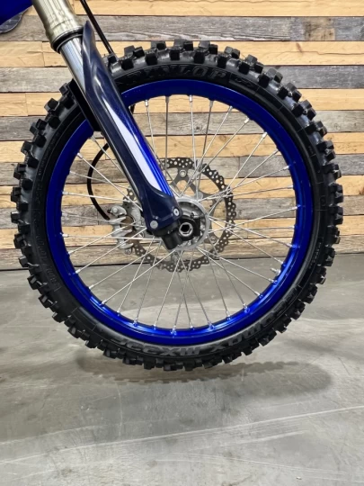 2025 YAMAHA YZ 450F EFI + 4 TEMPS + SEULEMENT 21 HR + RARE & CONDITION A1 