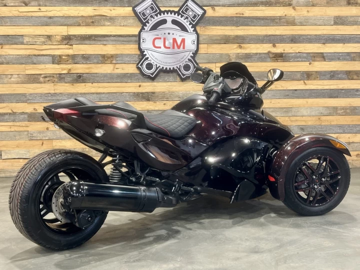 2011 BRP CAN-AM SPYDER RS-S SE-5 (SEMI-AUTOMATIQUE) BAS KM 27853 KM + COLEUR & LOOK UNIQUE + A1 