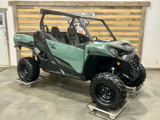 BRP CAN-AM COMMANDER 700 EFI + 4X4 + DPS + BAS KM + 2 X EN INVEMTAIRE  2025