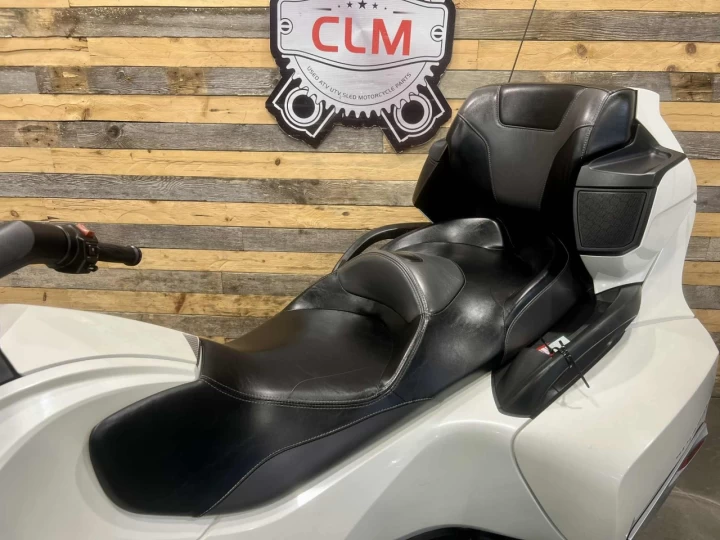 2015 BRP CAN-AM SPYDER RT-S SE-6 (SEMI-AUTOMATIQUE) + ROTAX 1330 cc ACE EFI + 63044 KM 