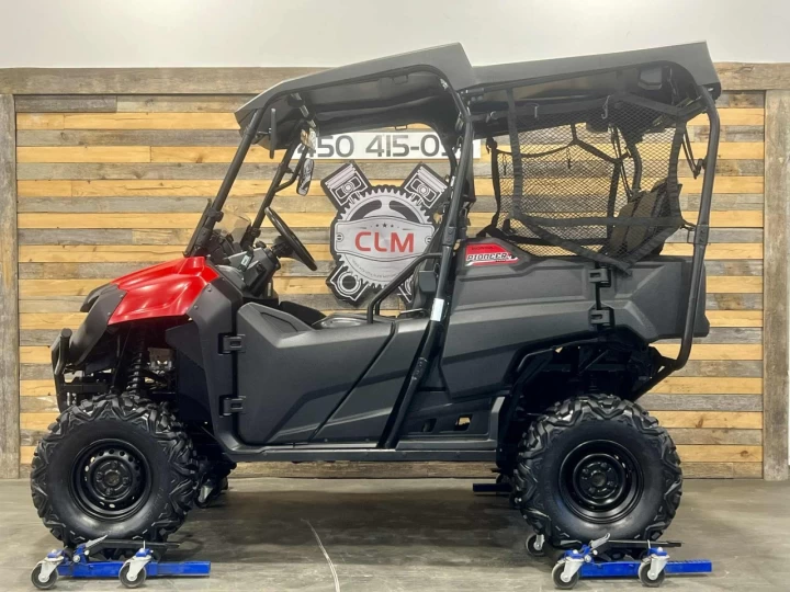 2014 HONDA PIONEER-4 700 EFI 4X4 + 4 PASSAGERS + 11019 KM 