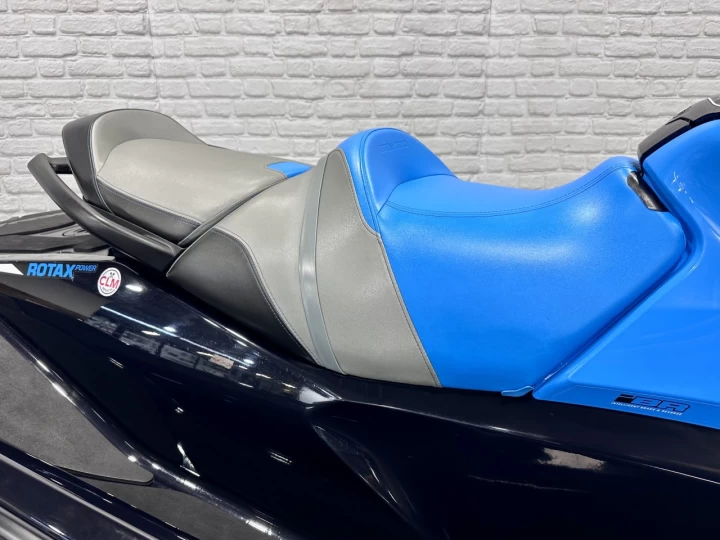 2019 BRP SEA-DOO RXT 230 HP + IBR + VTS + 3 PASSAGERS + 131 HR SEULEMENT + RARE & A1 