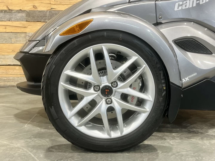 2013 BRP CAN-AM SPYDER RS-ROADSTER SM-5 (MANUELLE A CLUTCH) + SEULEMENT 30622 KM + PARE BRISE + DOSSIER + IMPECCABLE A1 