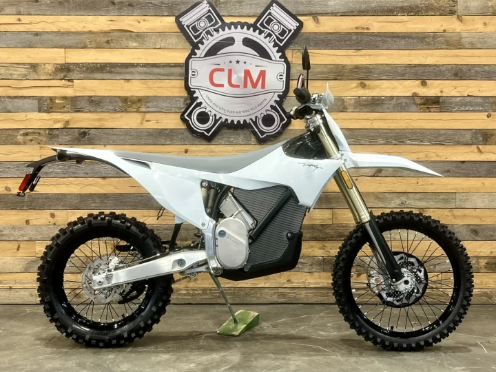 2025 STARK FUTURE VARG EX 60 H.P @ 80 H.P + LÉGALE SUR LA ROUTE + 0KM NEUVE + 2 ANS DE GARANTIE 